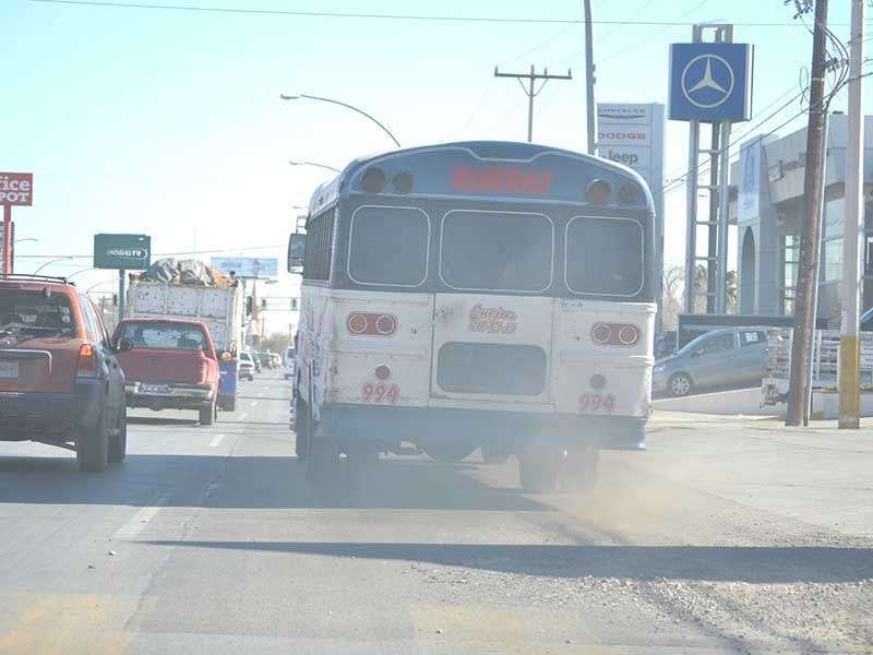 Opera transporte público con rezagos y unidades sin modernizar