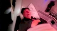 Captan a Fernández Noroña durmiendo en primera clase