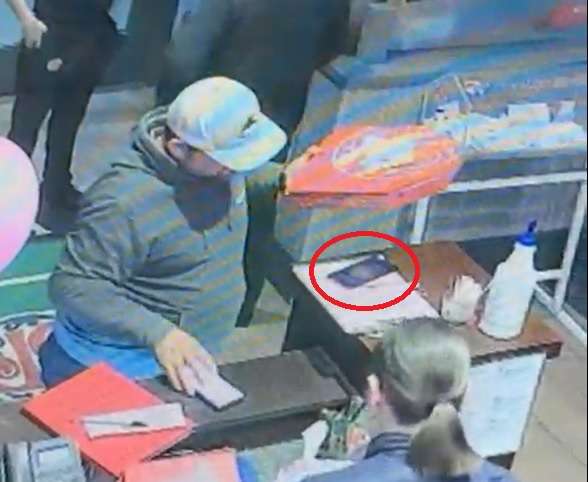 Así se robó un celular usando una pizza en el Boston’s