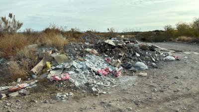 Convierten en basurero la entrada al Río de Aldama