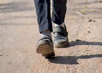 Reúne asociación tenis para niños de Chínipas en regreso a clases
