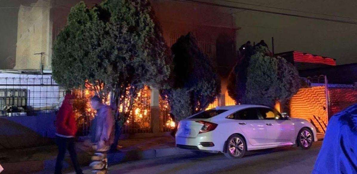 Mueren dos personas en incendio de vivienda en Colinas de Juárez
