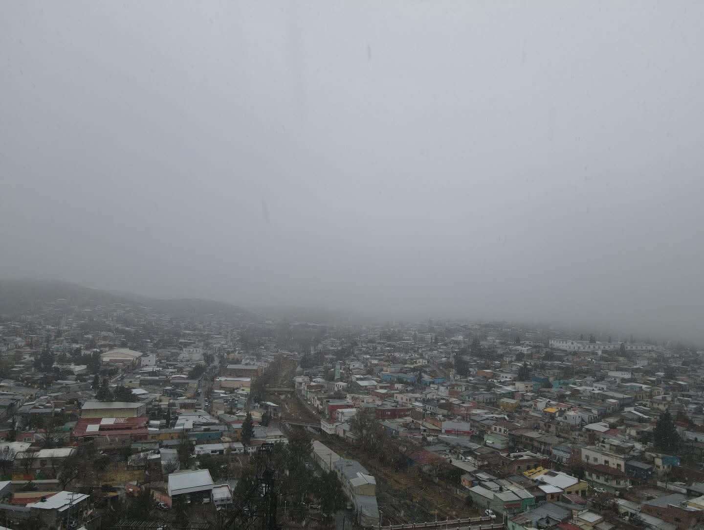 Registran nieve en siete municipios; mantienen alerta por el frío 