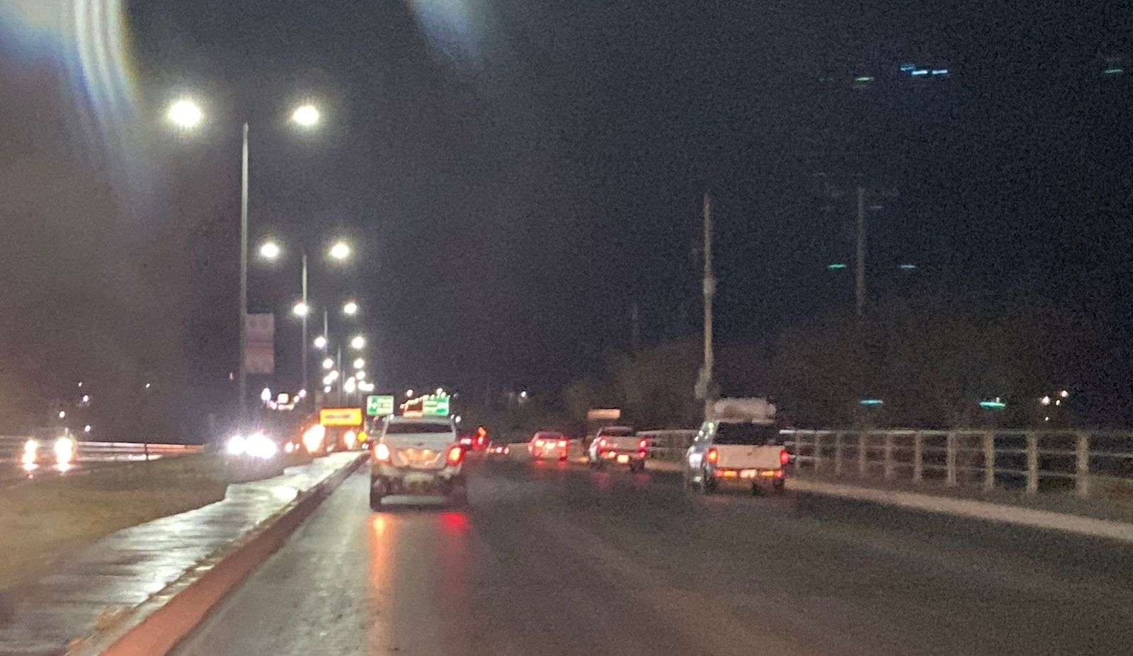 Cae aguanieve y ligera lluvia al oriente de la ciudad 