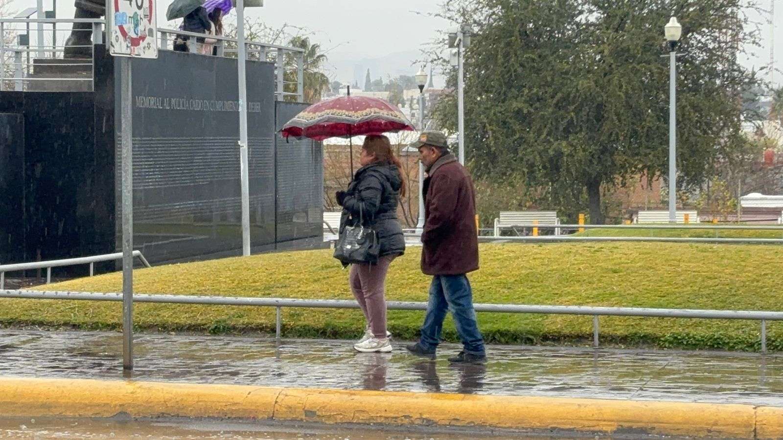 Persistirán bajas temperaturas debido a lluvias en la ciudad 