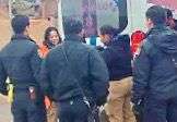 Sufre caída y queda lesionado instalando hule en techo de su casa