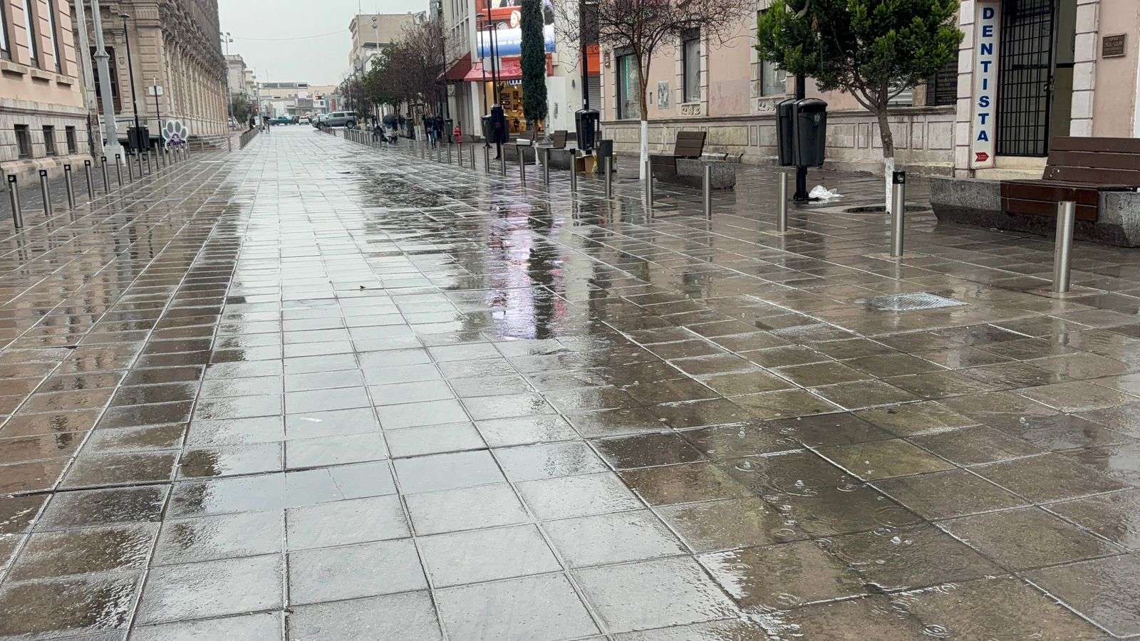 Persistirán bajas temperaturas debido a lluvias en la ciudad 
