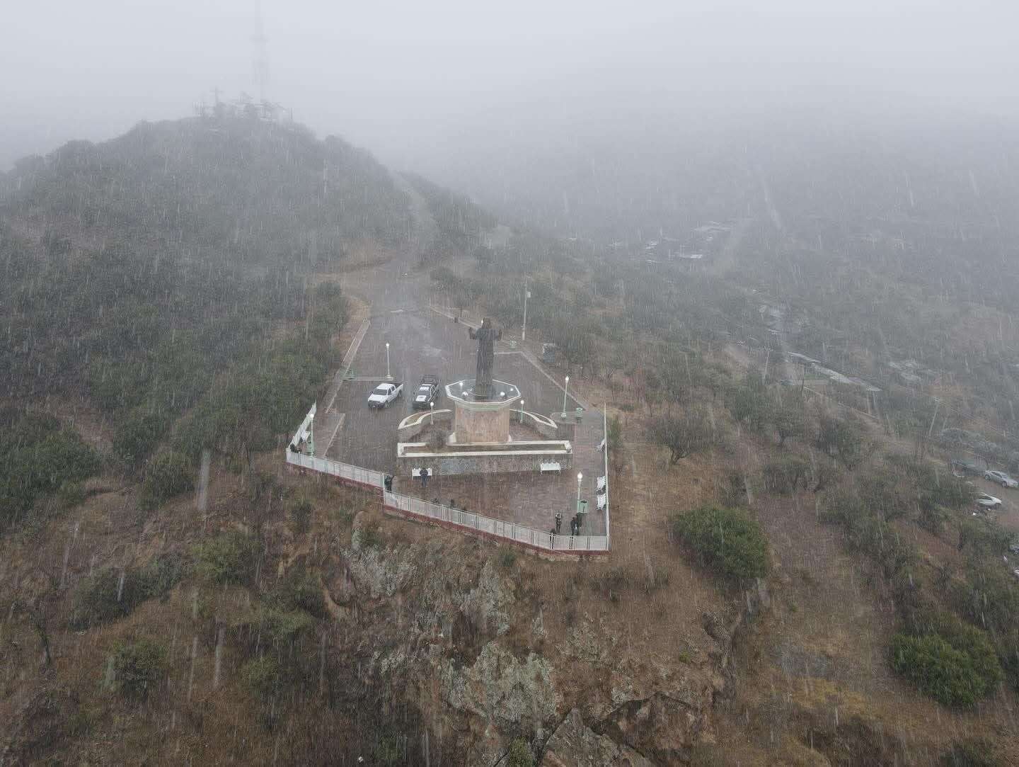 Registran nieve en siete municipios; mantienen alerta por el frío 