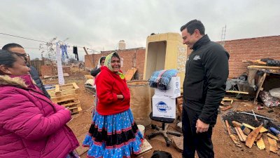 Ayuda Gobierno del Estado a mitigar frío de comunidad indígena 