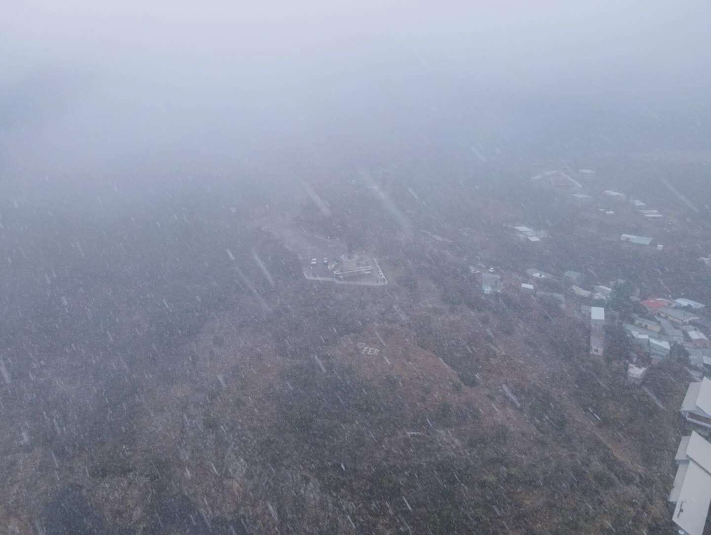 Registran nieve en siete municipios; mantienen alerta por el frío 