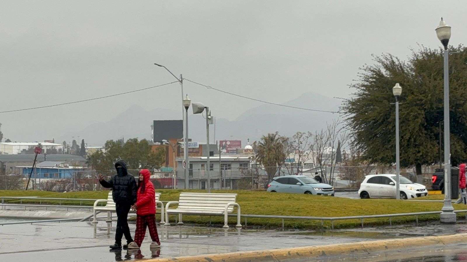 Persistirán bajas temperaturas debido a lluvias en la ciudad 