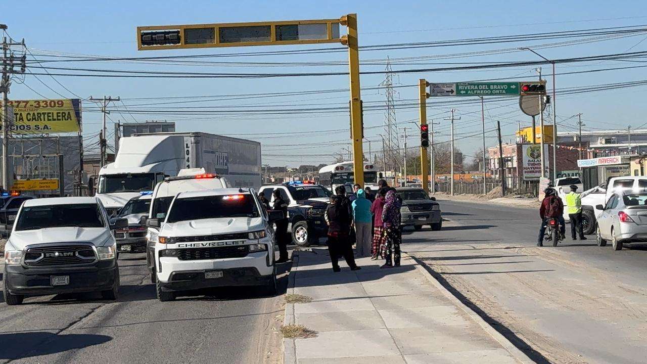 Chofer de transporte de personal atropella y mata a hombre