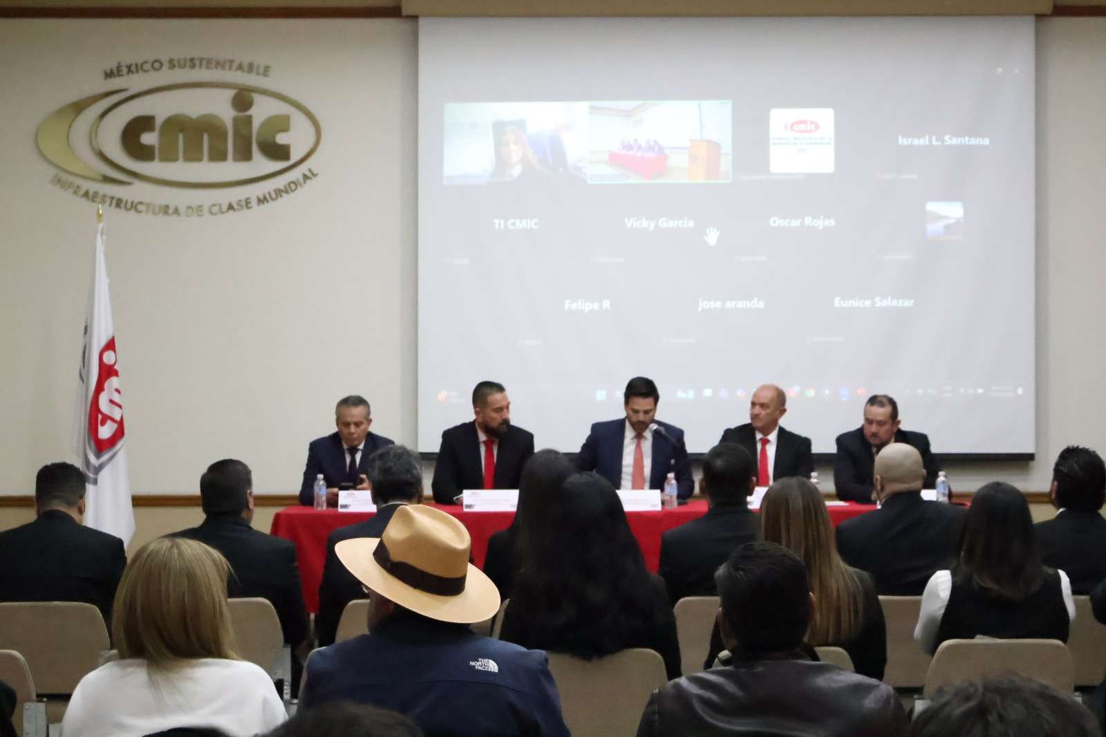 Toma protesta nueva directiva de Cmic