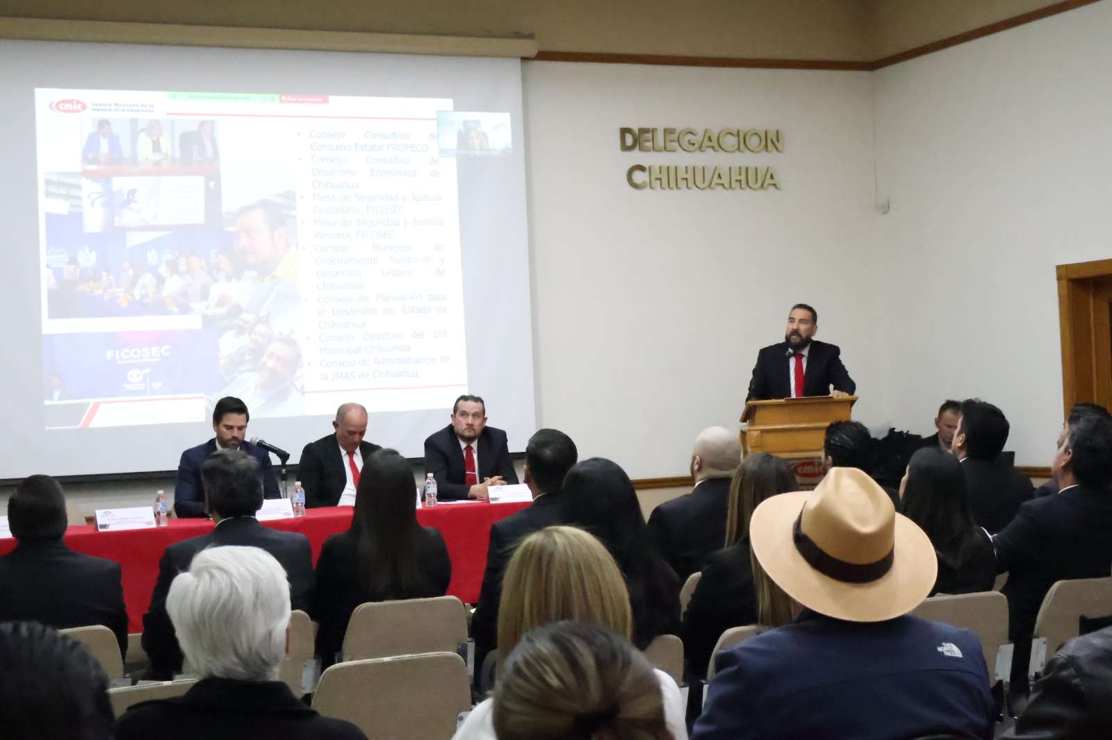 Toma protesta nueva directiva de Cmic