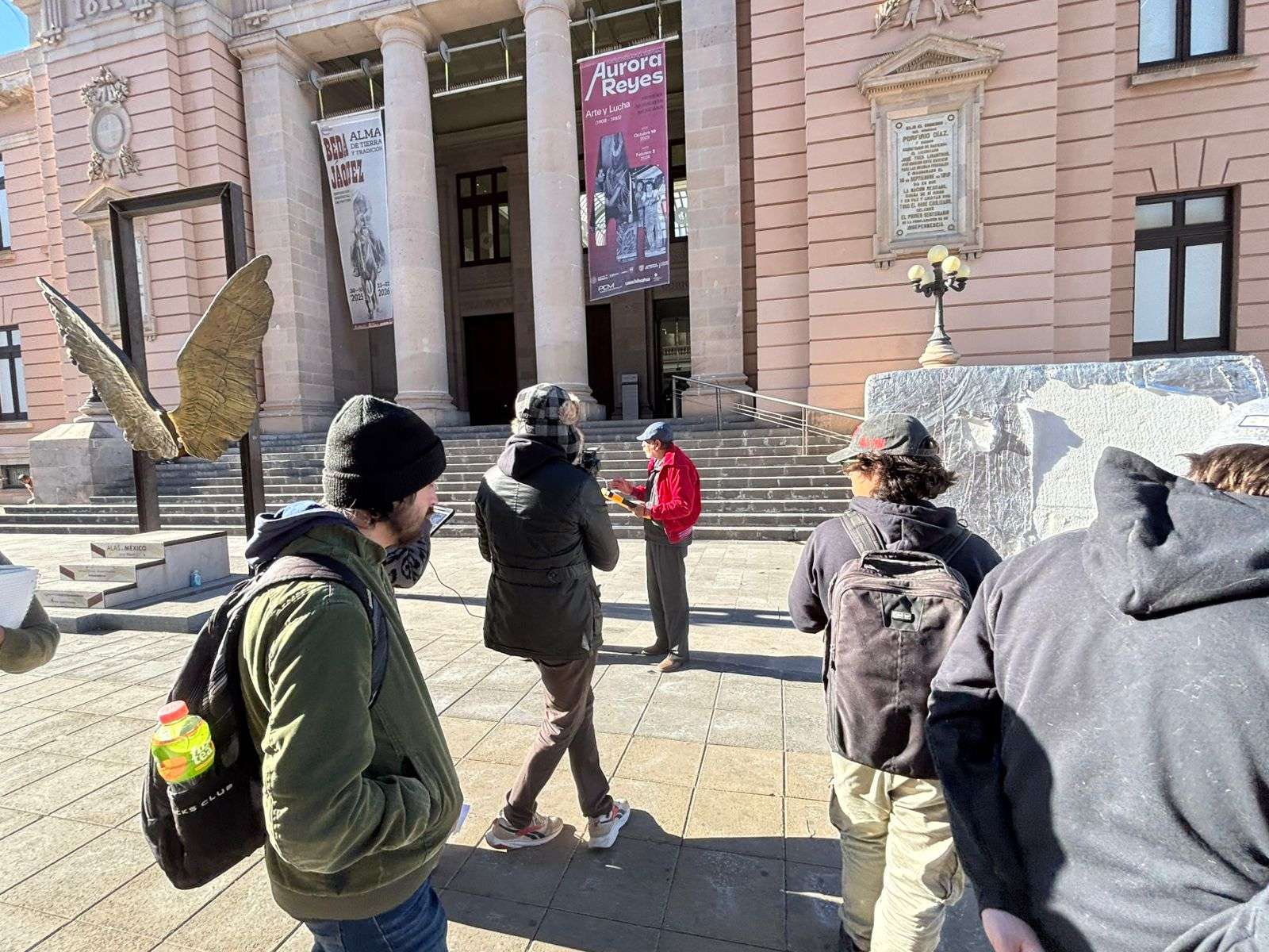 Realizan cortometraje frente a Casa Chihuahua