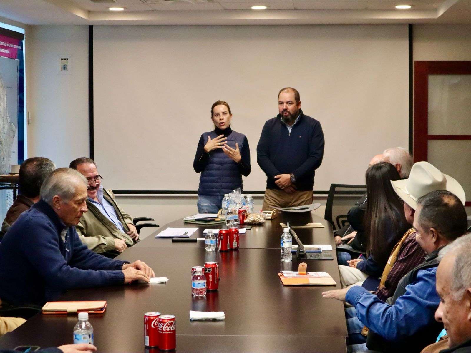 Dialoga Manque Granados y ganaderos con expertos sobre la Ley de Aguas 