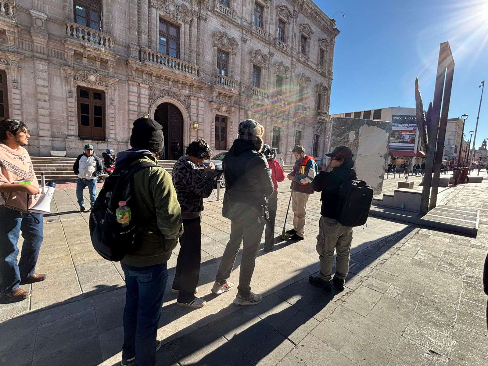 Realizan cortometraje frente a Casa Chihuahua
