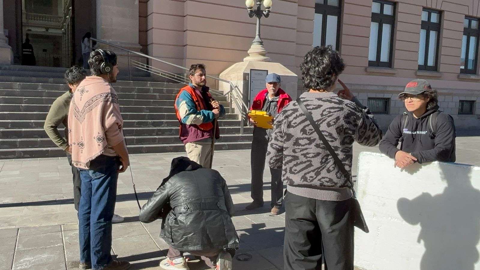 Realizan cortometraje frente a Casa Chihuahua