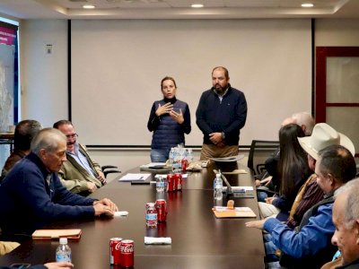 Dialoga Manque Granados y ganaderos con expertos sobre la Ley de Aguas 