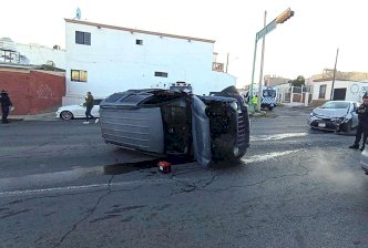 Deja choque con volcadura dos lesionadas en la José María Iglesias