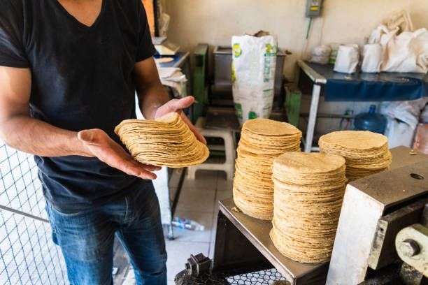 Sube la tortilla dos pesos por kilo 