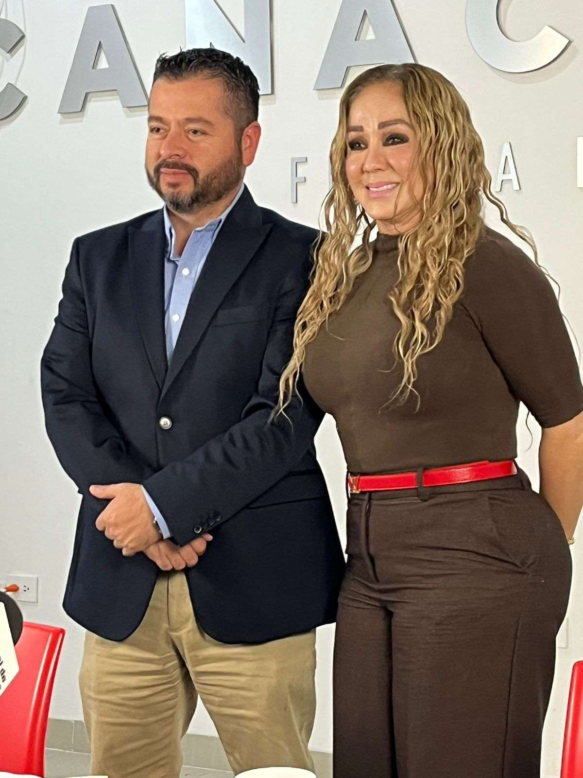 Presenta Canacintra piloto de transporte eléctrico