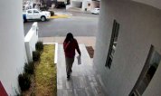 Muestran en video cómo entran a robar en casas