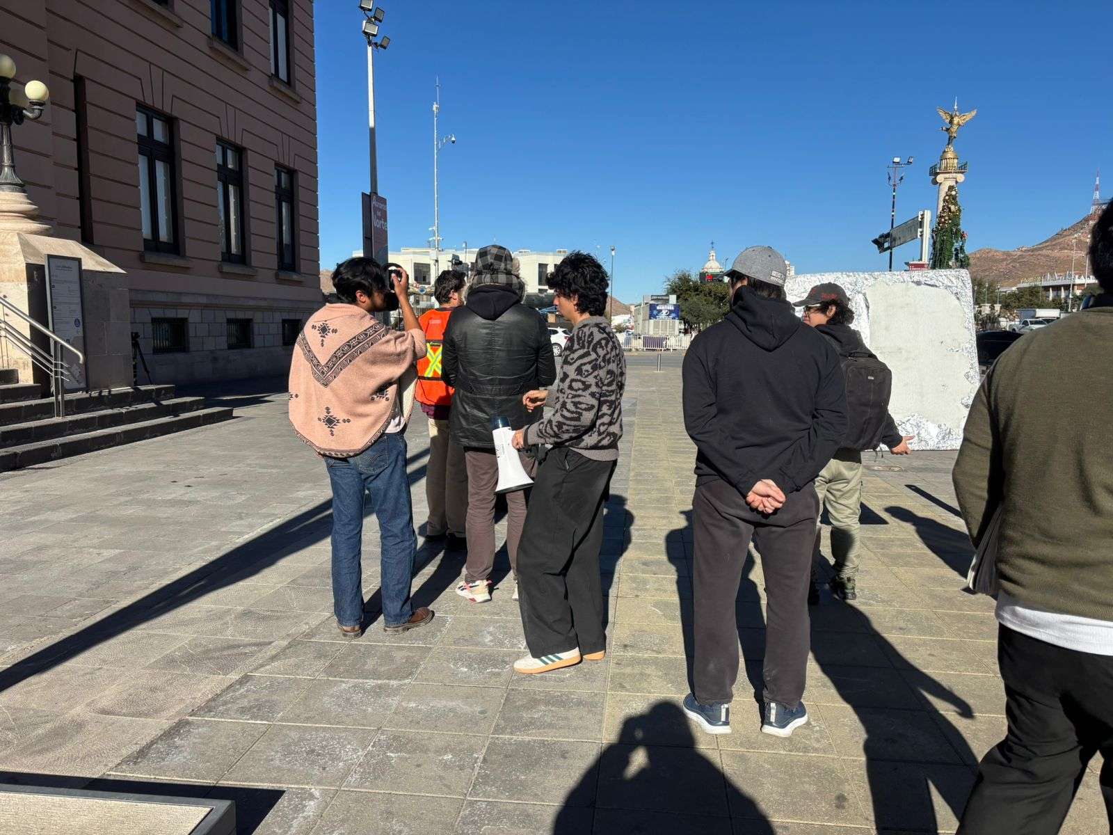 Realizan cortometraje frente a Casa Chihuahua