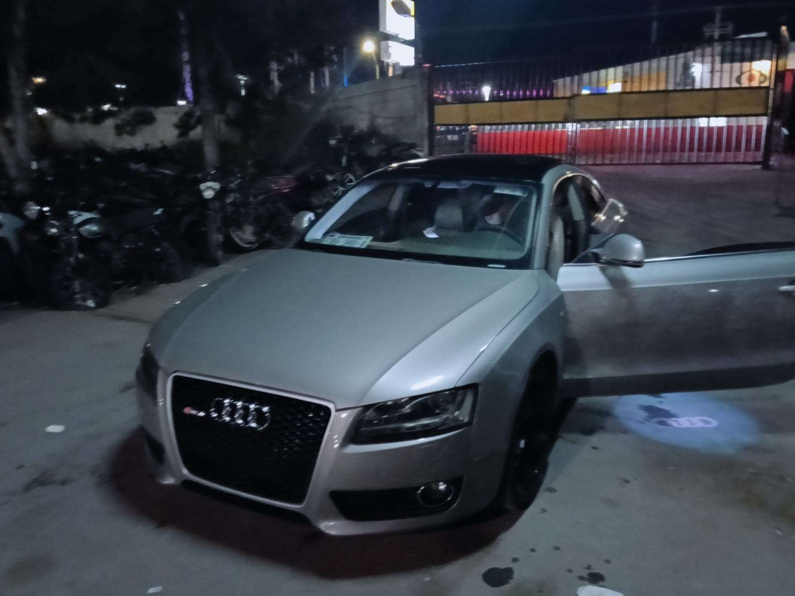 Arrestan a dos con vehículo robado