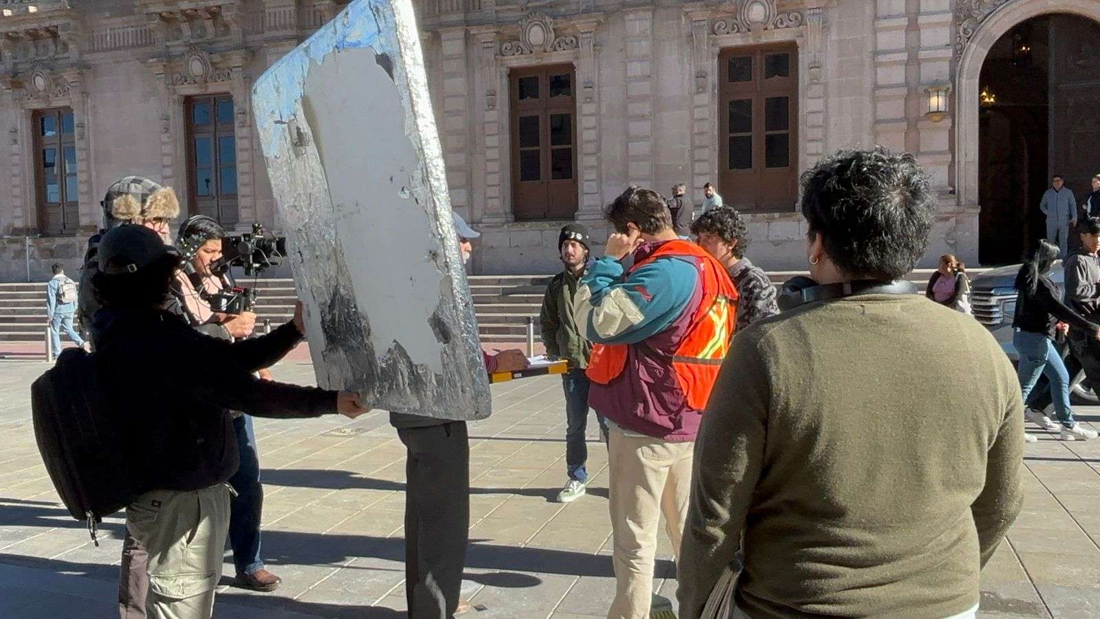 Realizan cortometraje frente a Casa Chihuahua