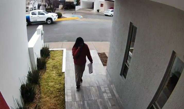 Muestran en video cómo entran a robar en casas