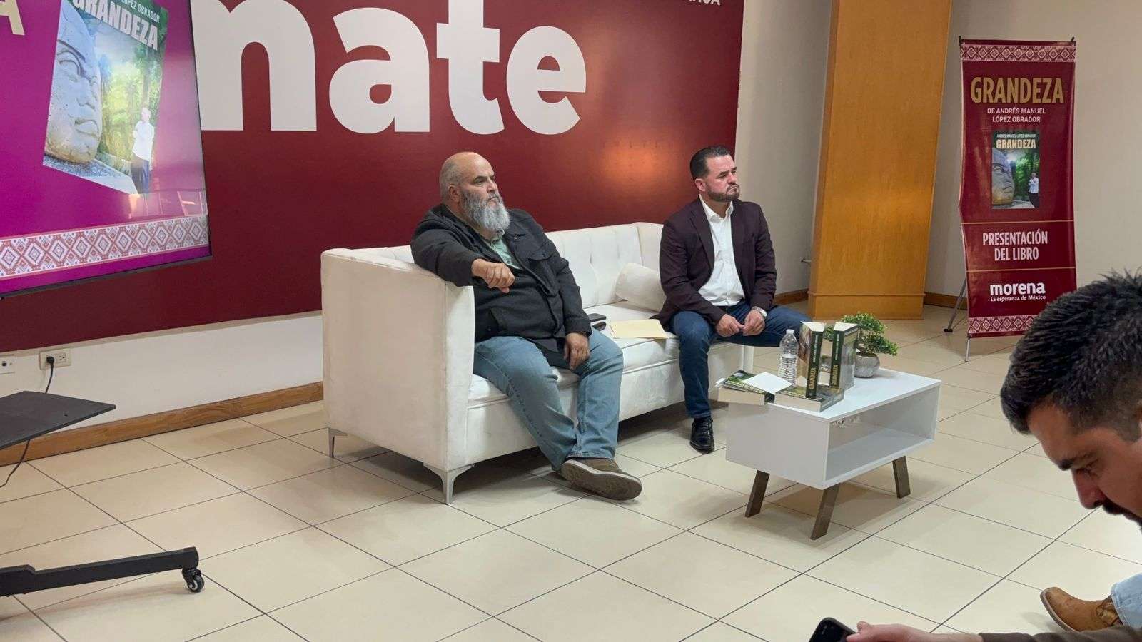 Presentan en Chihuahua el libro Grandeza de López Obrador