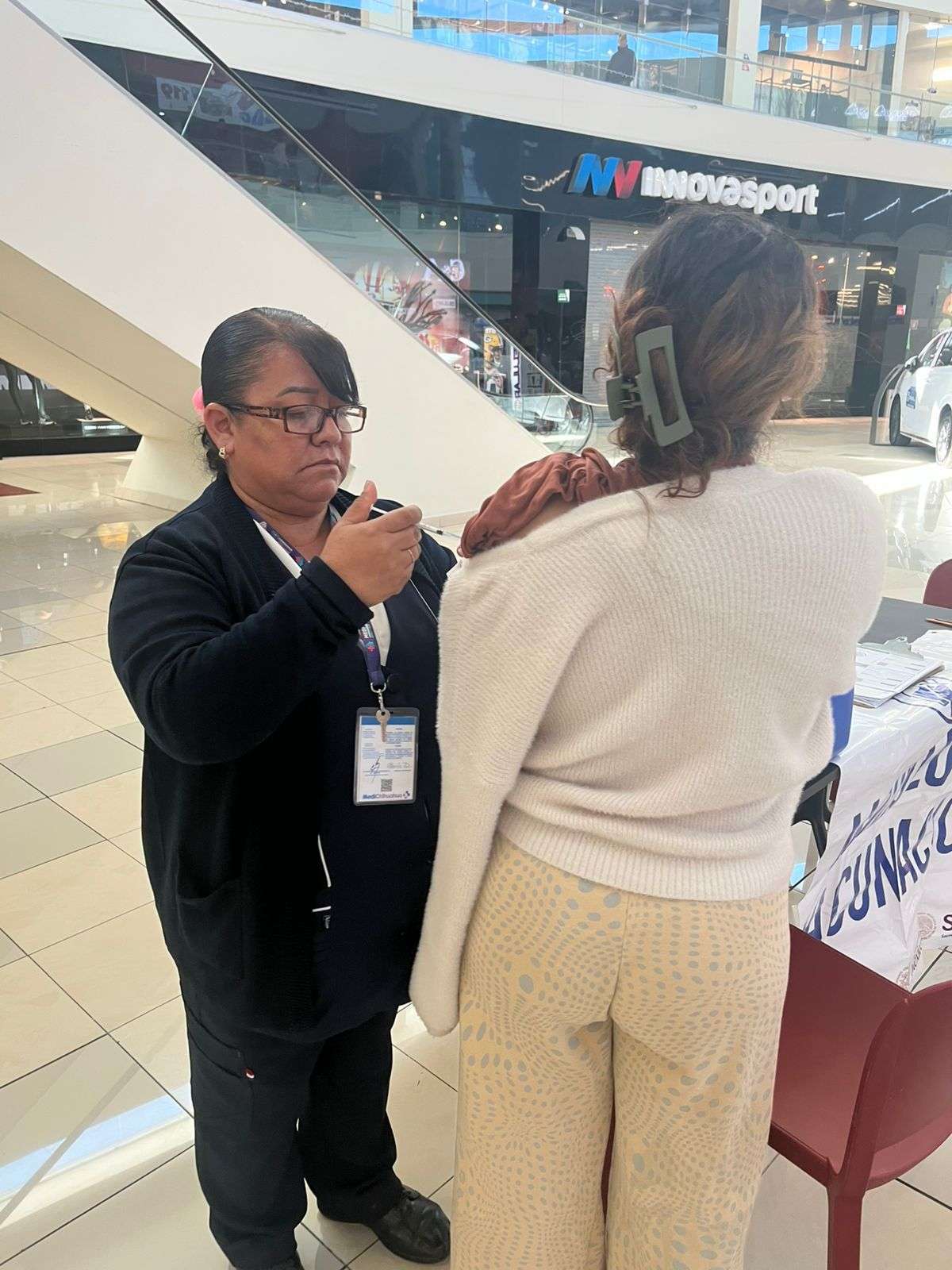 Instalan cuatro puntos de vacunación en centros comerciales
