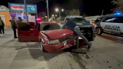 Choca patrulla 3 vehículos al atender emergencia 
