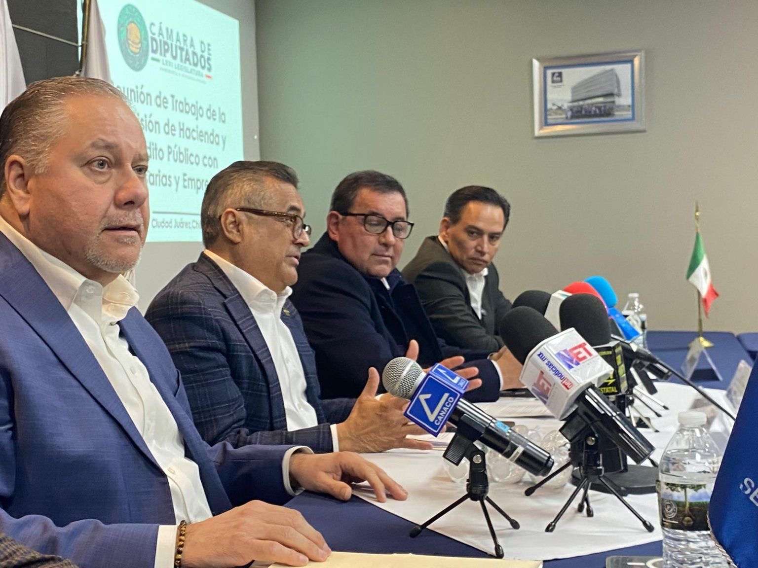 Analizan agenda fiscal con empresarios.