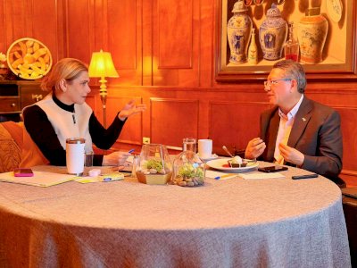 Sostiene Maru reunión con rector de la Utcj 