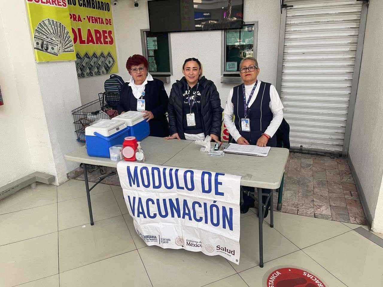Instalan cuatro puntos de vacunación en centros comerciales