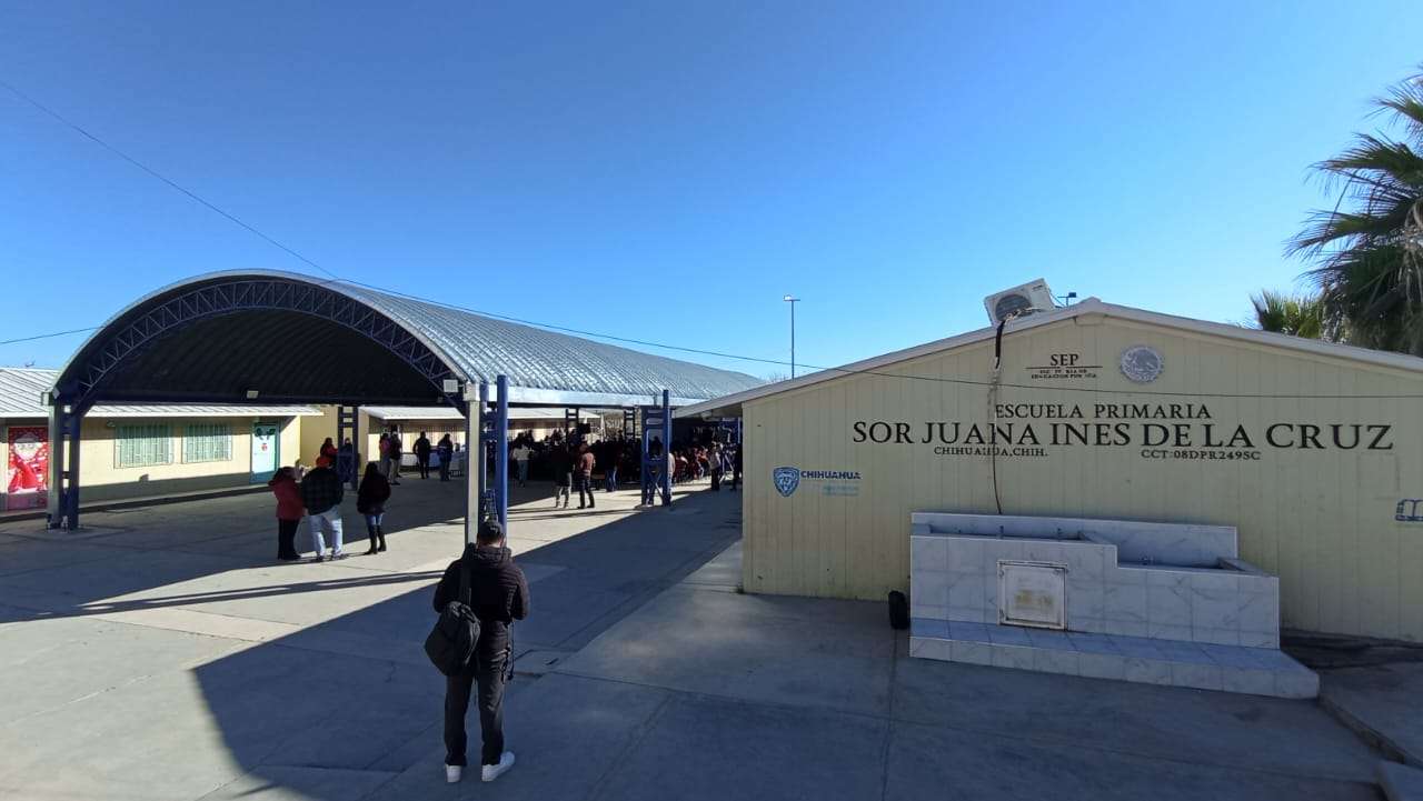 Inaugura Marco Bonilla domo en primaria Sor Juana Inés de la Cruz