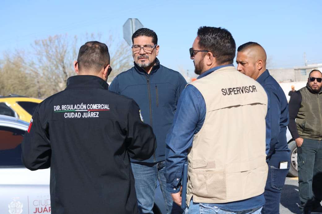 Retiran autos y negocios sin permiso de camellones en Las Torres 