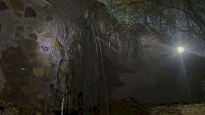 Reportan fuga de agua sin atender junto a Fuentes Danzarinas