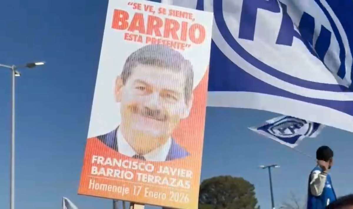 Acompaña Bonilla a rendir homenaje a Pancho Barrio