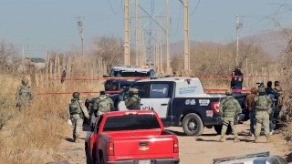 Localizan un ejecutado bajo llantas al norte de la ciudad