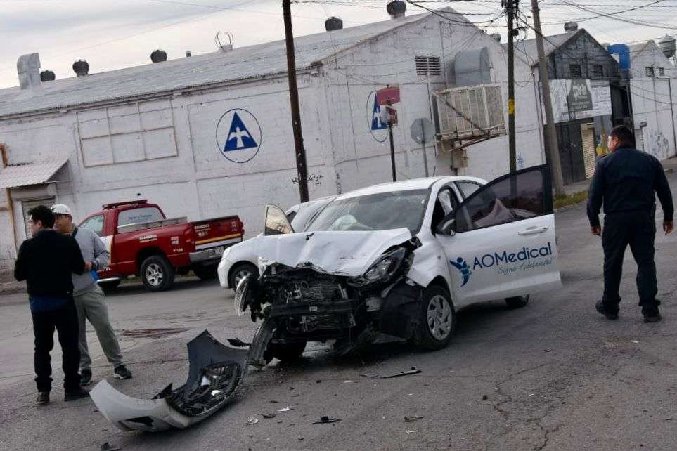 Deja choque a conductor lesionado en la 39 y Ojinaga