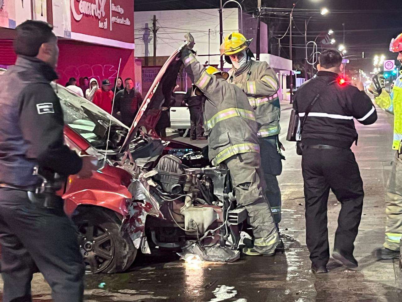 Volcadura deja cuatro personas lesionadas en la 16 de Septiembre