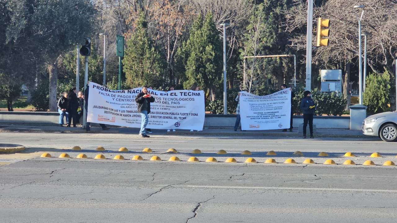 Exigen docentes del Tec de Chihuahua pago de sueldos atrasados
