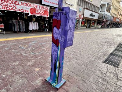 ¿Arte o vandalismo? Gafitean cabina telefónica en La Liber 