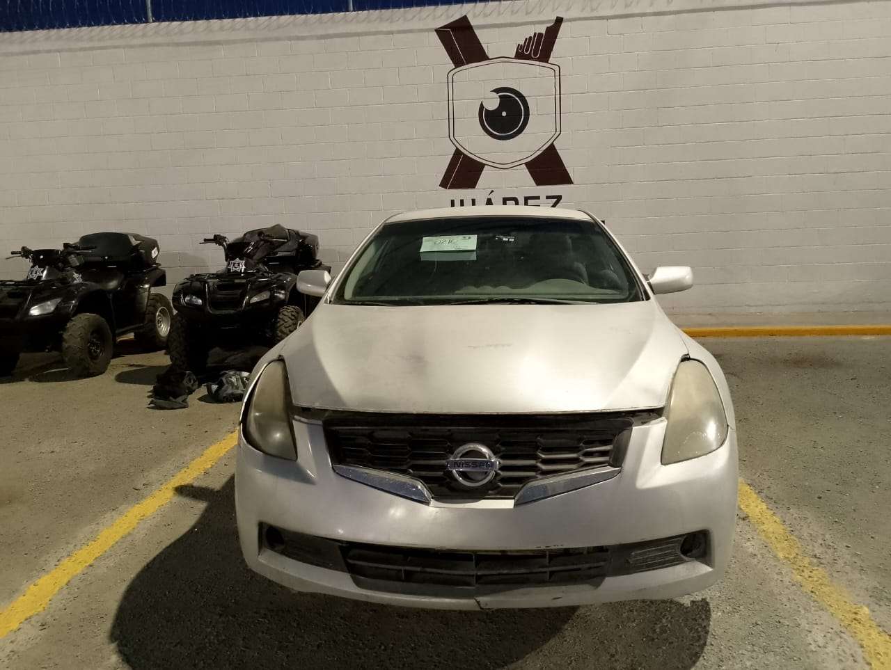 Detienen a pareja por llevar más de dos kilos de cristal en su auto