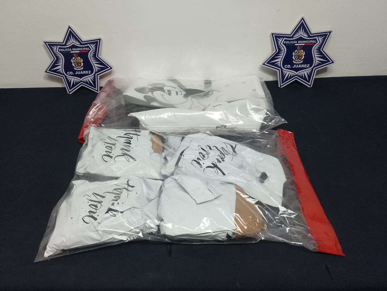 Detienen a pareja por llevar más de dos kilos de cristal en su auto