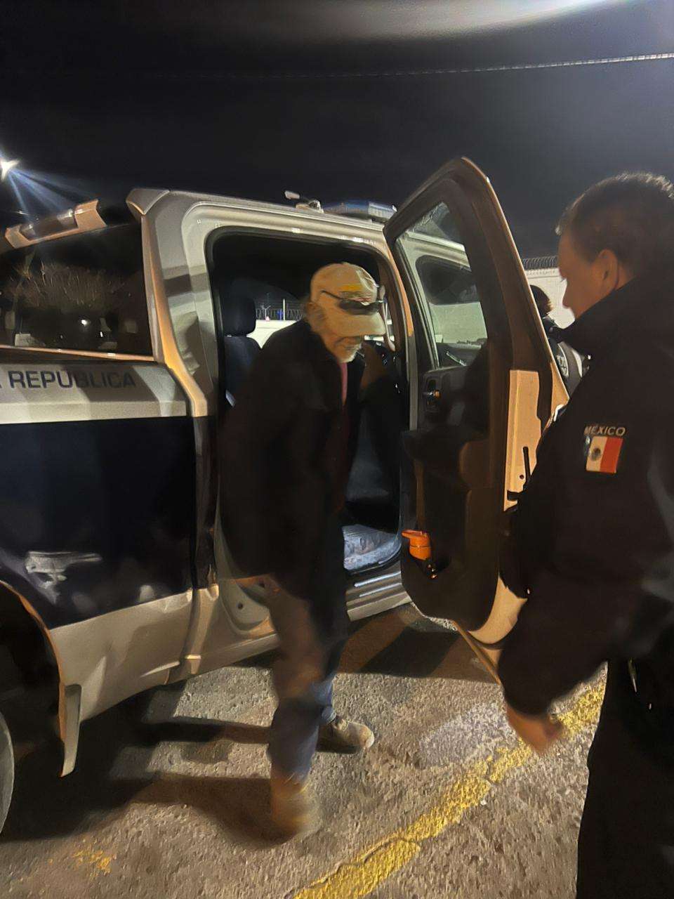 Piden ayuda para localizar a familia de hombre perdido 