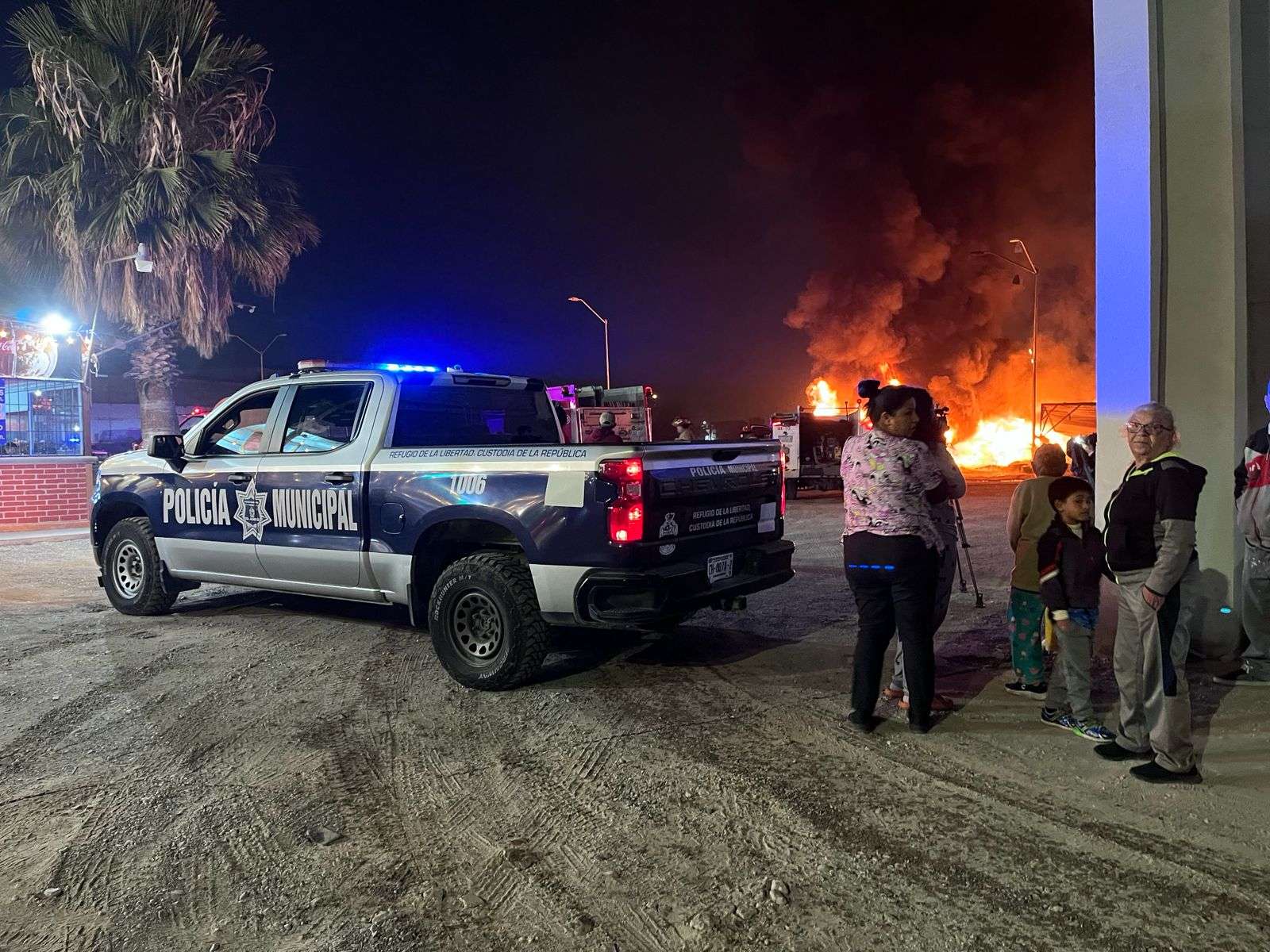 Provocan incendio en desponchadora abandonada sobre Paseo de la Victoria